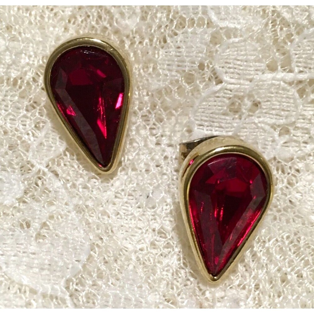 Vintage Red Rhinestone Rain Drop Stud Earrings Gold Tone Bezel Pierced Faceted